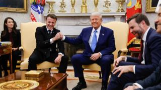 El presidente francés, Emmanuel Macron, y su homólogo estadounidense, Donald Trump, este lunes en el Despacho Oval de la Casa Blanca.