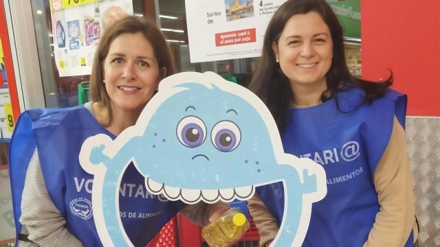 Dos voluntarias del Banco de Alimentos.