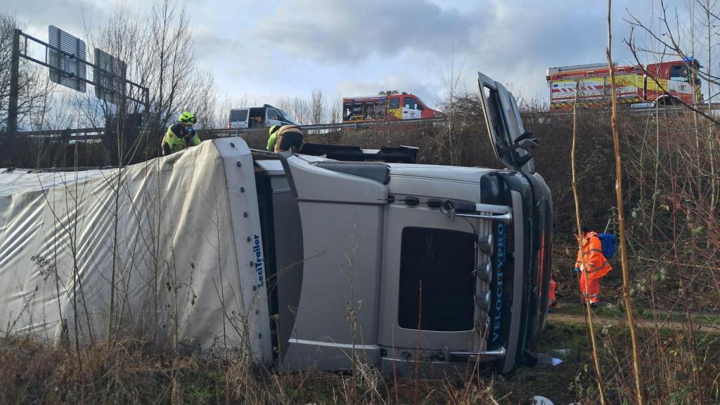 Así ha quedado el camión accidentado