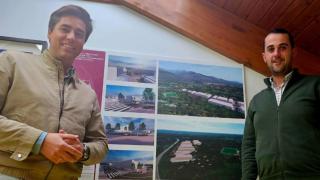 El alcalde de Candeleda, Carlos Montesino, y el concejal de Urbanismo, Manuel García Campos