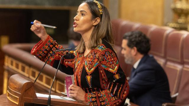 La diputada de Sumar, Tesh Sidi, durante su intervención de este martes en el Congreso.