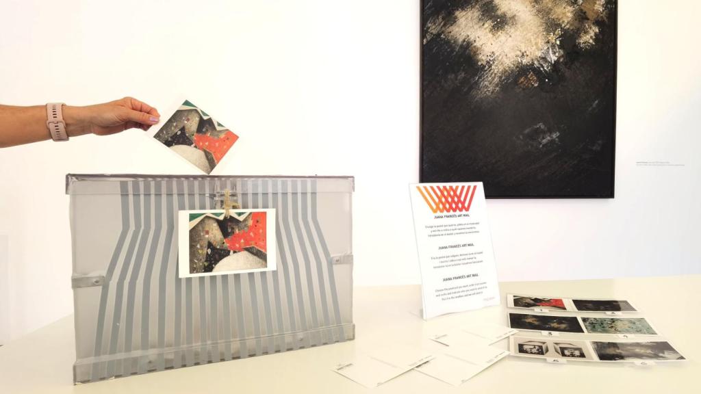 Las postales las puedes enviar en este punto que ha abierto el MACA como homenaje a Juana Francés.