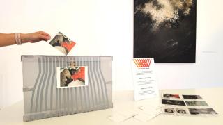 Las postales las puedes enviar en este punto que ha abierto el MACA como homenaje a Juana Francés.