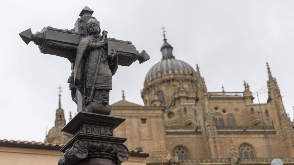Réplica del crucero de San Cebrián colocada en Salamanca en recuerdo de la desaparecida iglesia homónima