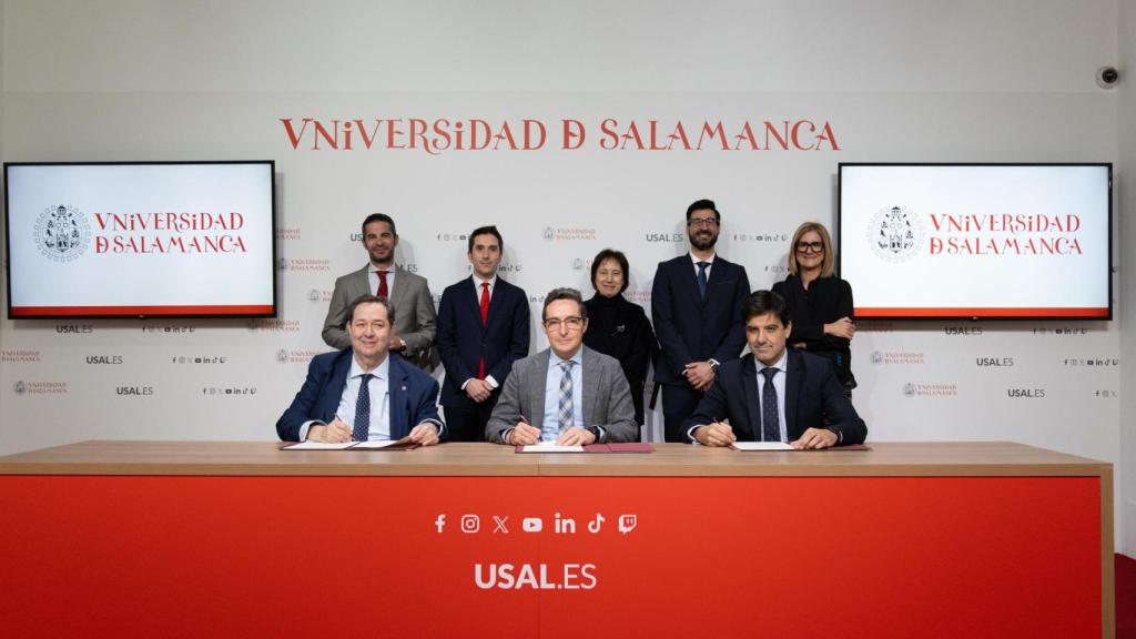 Firma de la renovación del convenio de colaboración entre la USAL, la Cámara de Comercio de Salamanca y Unicaja