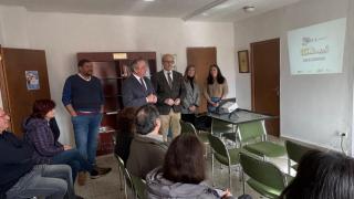 El viceconsejero de Transformación Digital, Luis Enrique Ortega, junto al delegado territorial, Fernando Prada, en el taller impartido en Manganeses de la Lampreana