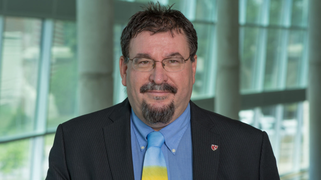 El doctor Károly Mirnics es el director del Munroe-Meyer Institute.