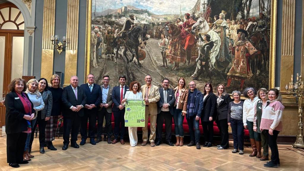 Foto de familia de los senadores del PP y otros cargos políticos e institucionales en apoyo del Plan Estratégico de los Caminos de Guadalupe.