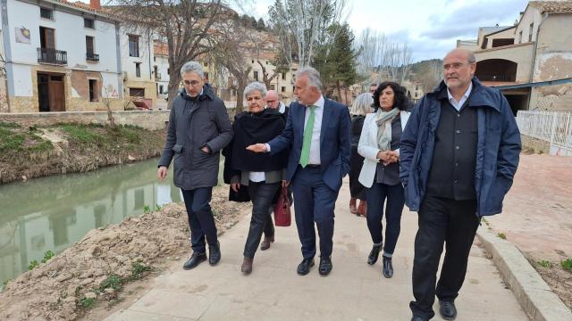 Ángel Víctor Torres durante su visita a Mira.