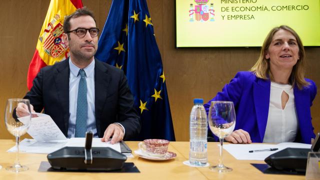 Wl ministro de Economía, Comercio y Empresa, Carlos Cuerpo, y la secretaria general del Tesoro y Financiación Internacional, Paula Conthe.