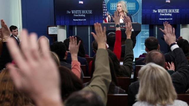 La portavoz de la Casa Blanca, Karoline Leavitt, durante una rueda de prensa.