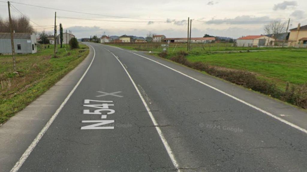 La N-547 a su paso por Vitiriz, en Melide.