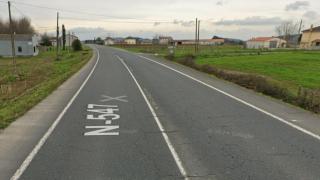 La N-547 a su paso por Vitiriz, en Melide.