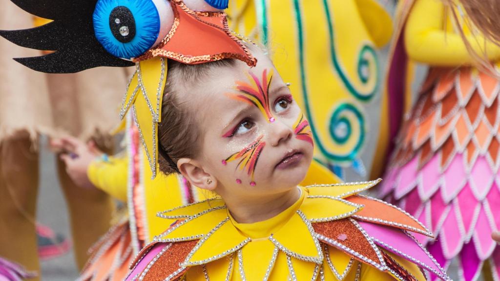 Una niña con un disfraz