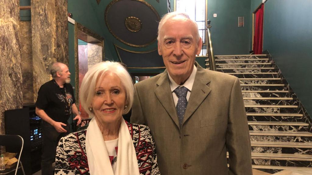 Jacinta y Martín en la celebración de sus bodas de oro en el Teatro Principal
