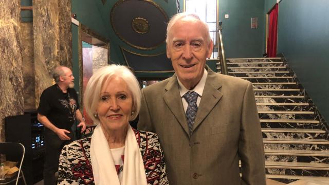 Jacinta y Martín en la celebración de sus bodas de oro en el Teatro Principal