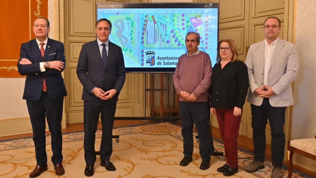 El alcalde de Salamanca presenta la nueva plaza de Vistahermosa