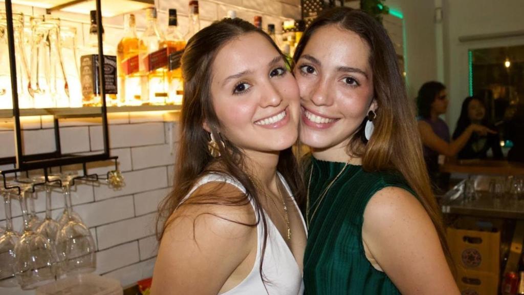 Las emprendedoras Fabiana Torino (i.) y su hermana Sabrina (d.).