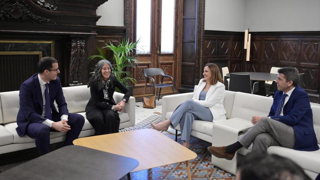 Reunión de la alcaldesa de Valencia con representantes de la tecnológica IBM. EE
