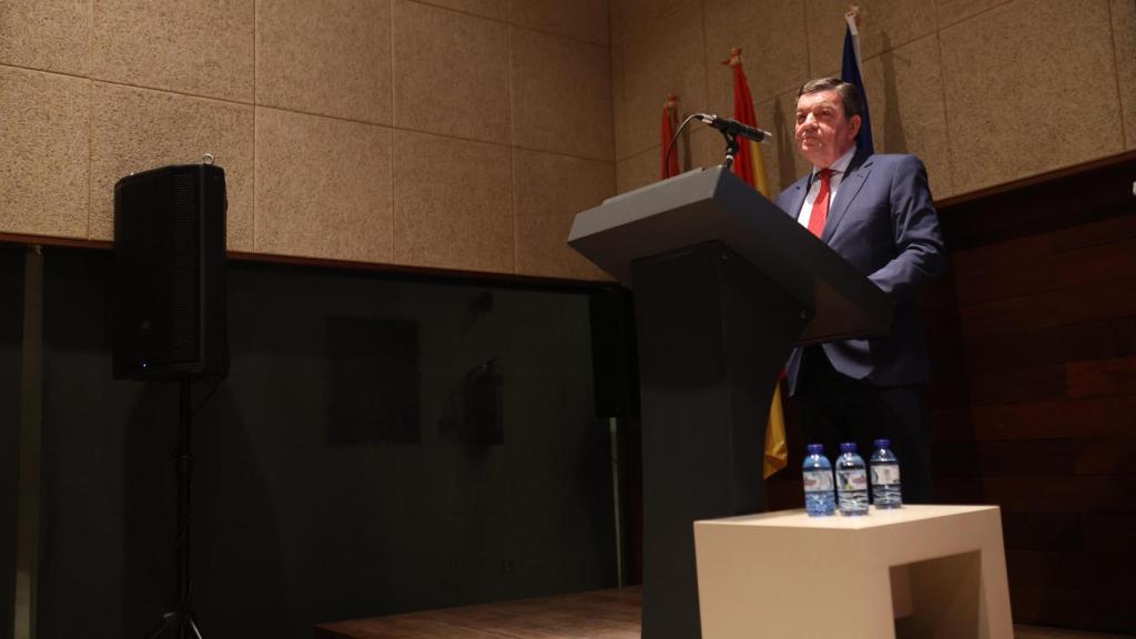 El consejero de la Presidencia, Luis Miguel González Gago, durante la presentación de 'Mascaradas'