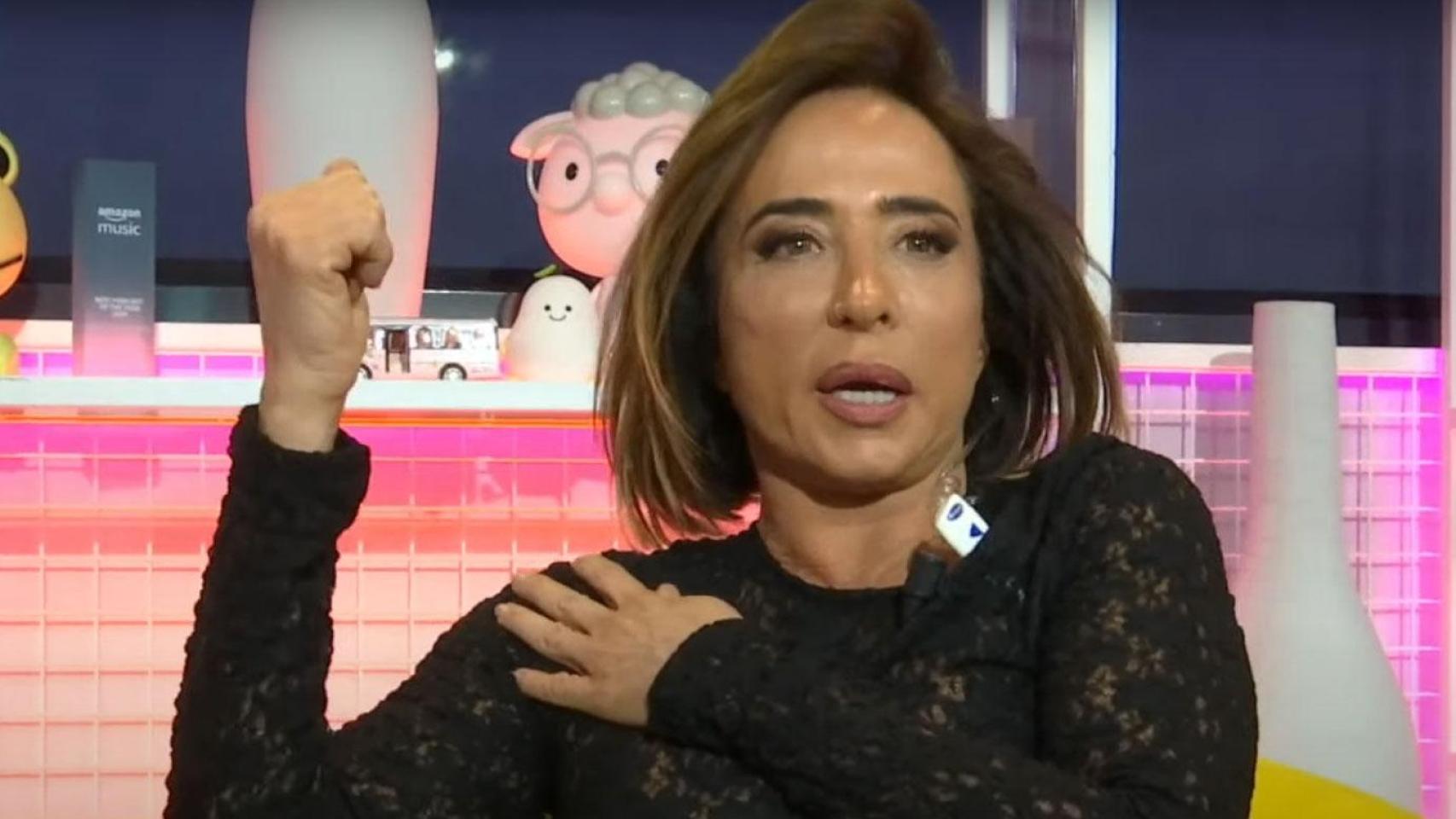 María Patiño con un termómetro en 'Ni que fuéramos Shhh'.