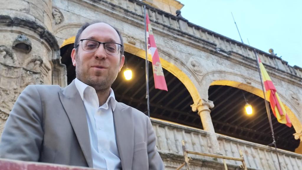 Marcos Iglesias, alcalde de Ciudad Rodrigo, en las talanqueras de la plaza de toros