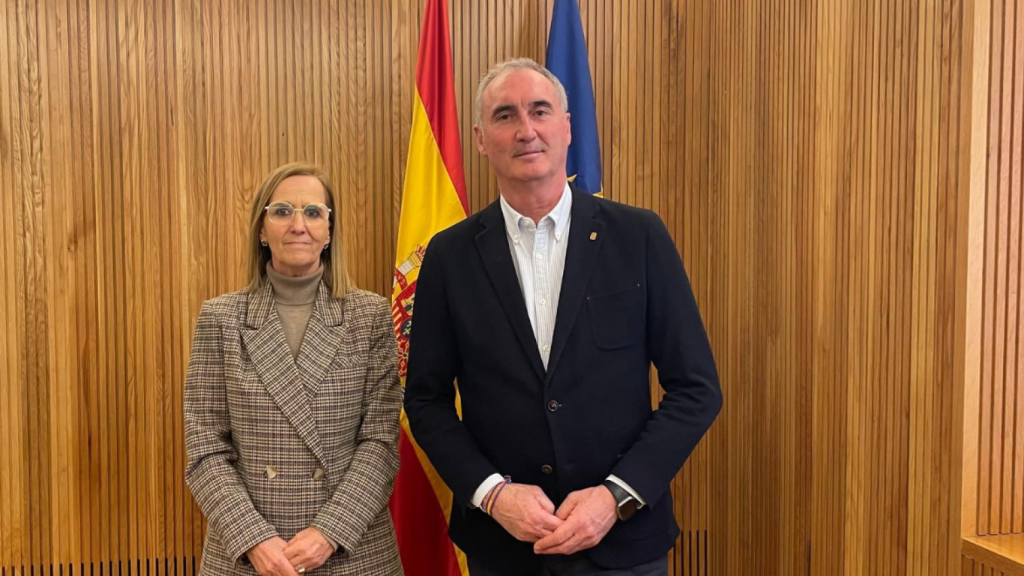 Imagen de la reunión entre la presidenta de la CHD, María Jesús Lafuente, y el alcalde de Segovia, José Mazarías