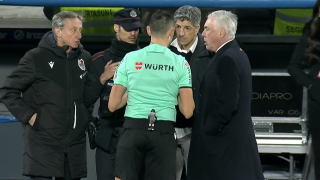 Sánchez Martínez habla con Imanol Alguacil y Ancelotti.