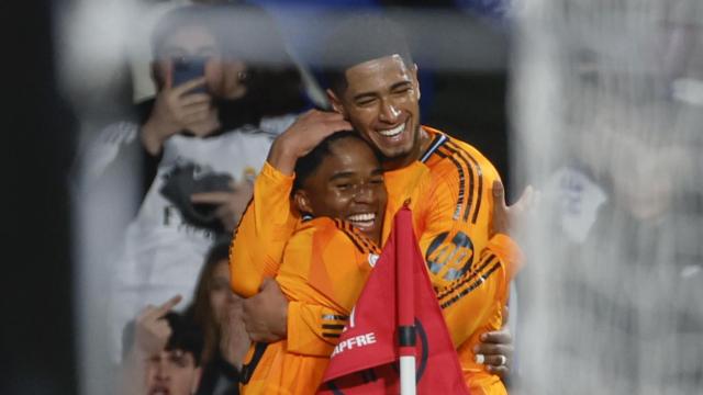 Endrick celebra con Bellingham su gol contra la Real Sociedad