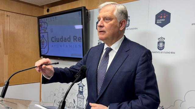 Francisco Cañizares, alcalde de Ciudad Real, en rueda de prensa.