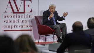 Felipe González, durante su intervención en la asamblea de AVE. EP / Rober Solsona