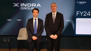 Ángel Escriban, presidente ejecutivo, y José Vicente de los Mozos, consejero delegado de Indra.