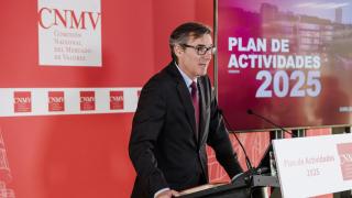El presidente de la CNMV, Carlos San Basilio, interviene durante la presentación del plan de actividades para 2025.