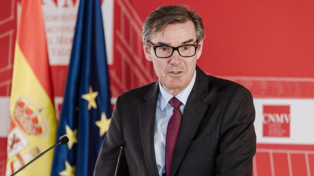 El presidente de la CNMV, Carlos San Basilio, interviene durante la presentación del plan de actividades para 2025.