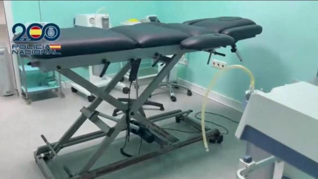 La camilla del quirófano de los horrores de Carabanchel.