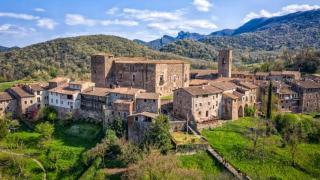 Vista de la Villa Medieval de Santa Pau.
