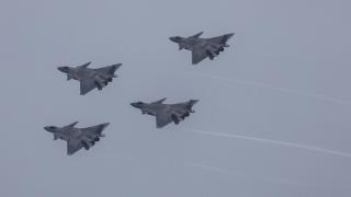 Imagen de archivo de varios aviones de la Fuerza Aérea de China.