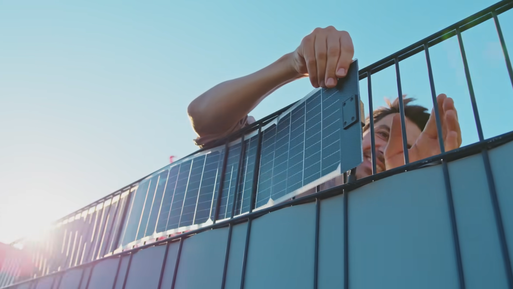 Sistema flexible para balcones o vallas solares
