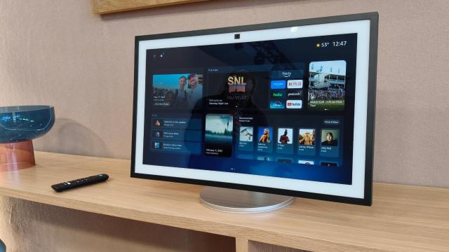 El Echo Show 21 con la nueva interfaz de Alexa+