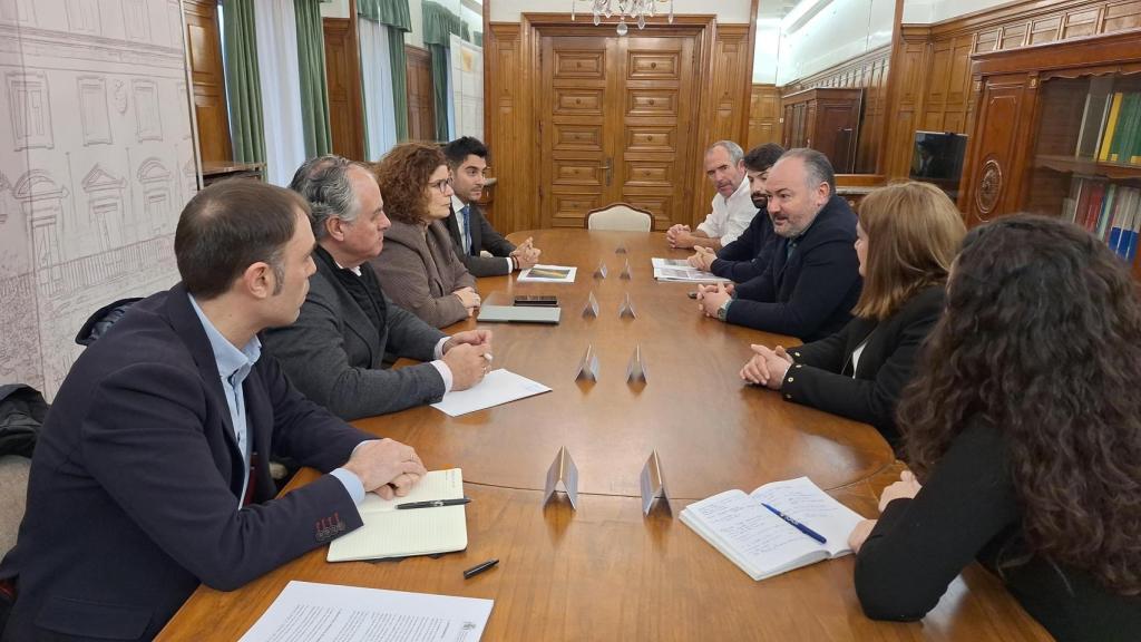 Reunión entre AENA y subdelegación