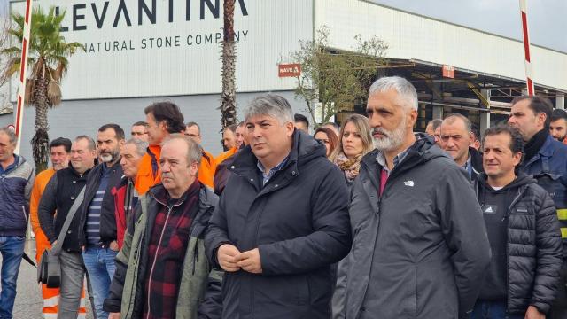 Trabajadores de Levantina en O Porriño.