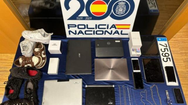 Algunos de los objetos intervenidos a la banda que cometía robos en joyerías en Vigo.