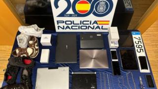 Algunos de los objetos intervenidos a la banda que cometía robos en joyerías en Vigo.