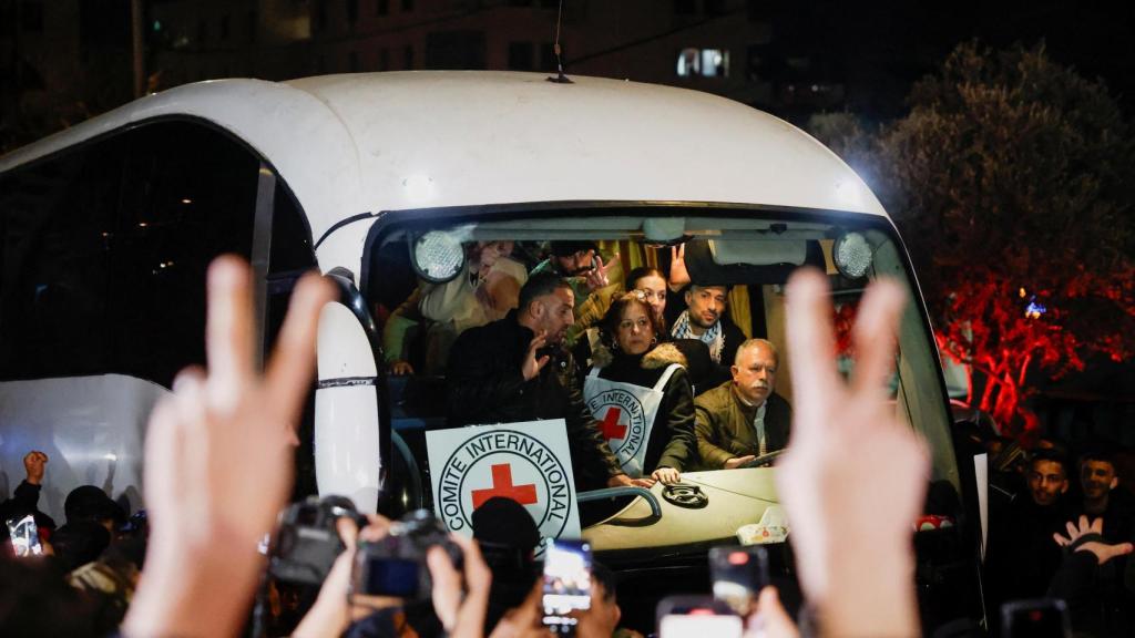 Los presos palestinos liberados llegan a Ramala.