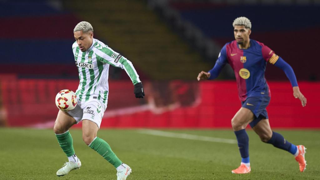 Vitor Roque, durante un partido contra el Barça.