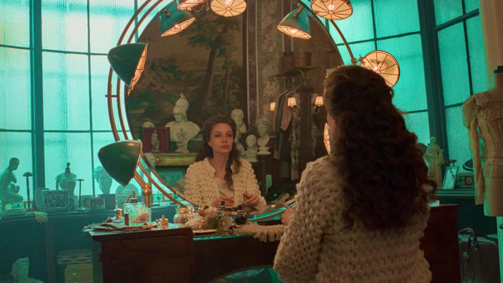 Angelina Jolie interpretando a Maria Callas.