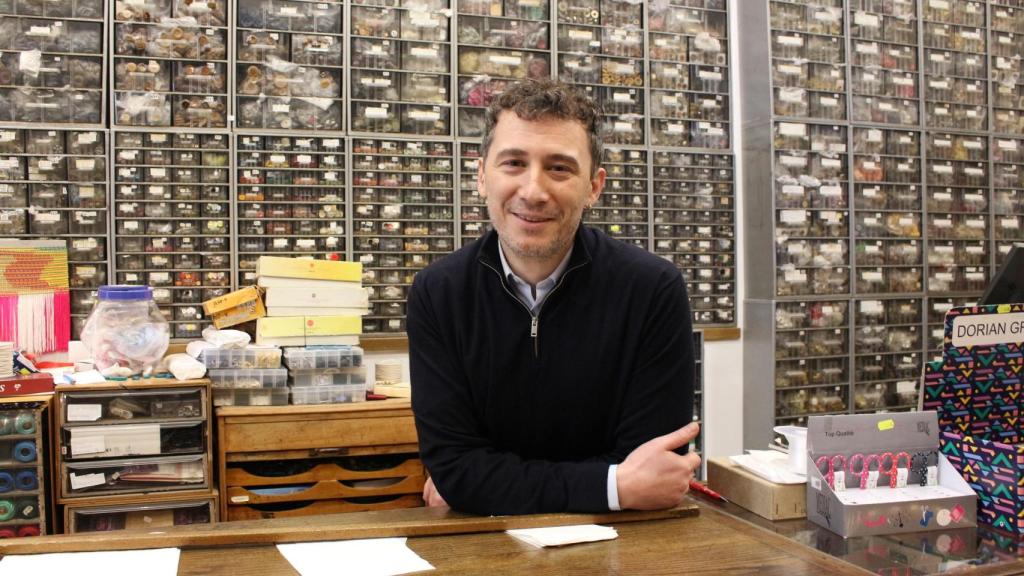 Ramón Santos, propietario de La Crisálida, mercería de San Andrés.