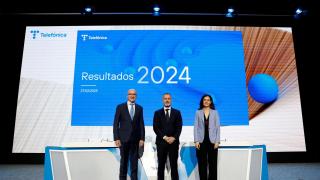 Ángel Vilá, Marc Murtra y Laura Abasolo, en la rueda de prensa de presentación de los resultados de Telefónica de 2024.