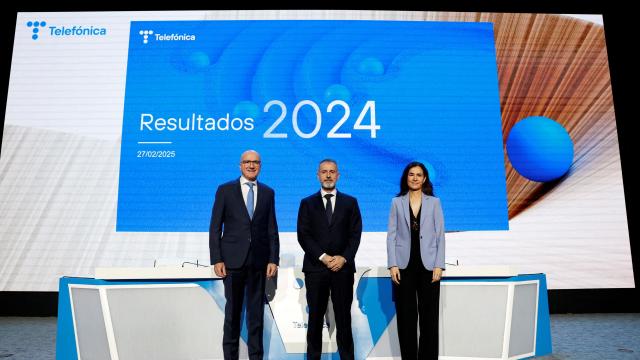 Ángel Vilá, Marc Murtra y Laura Abasolo, en la rueda de prensa de presentación de los resultados de Telefónica de 2024.