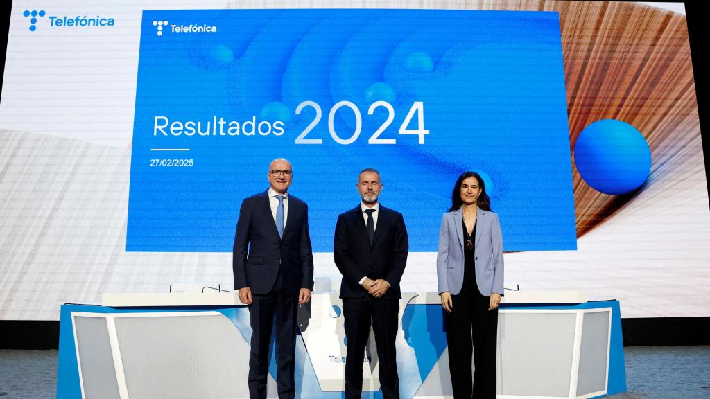 Ángel Vilá, Marc Murtra y Laura Abasolo, en la rueda de prensa de presentación de los resultados de Telefónica de 2024.